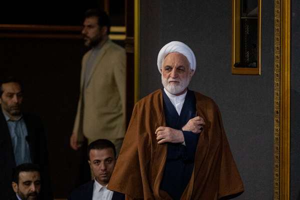 ردا على تصريحات ظريف.. رئيس القضاء الإيراني يطالب ممثلي النظام "بعدم إسعاد الأعداء"