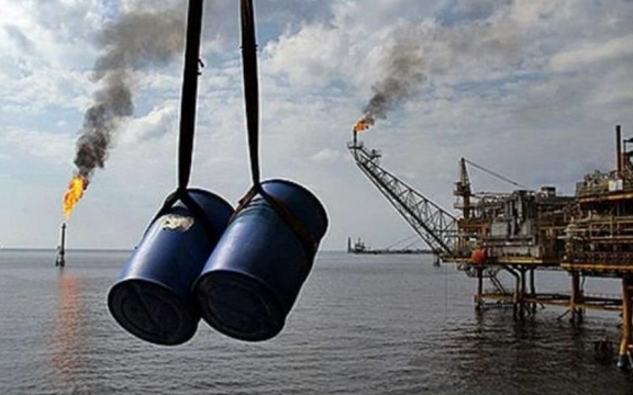آمار بانک مرکزی: ارزش صادرات نفتی ایران به پایینترین میزان در دو دهه گذشته رسیده است