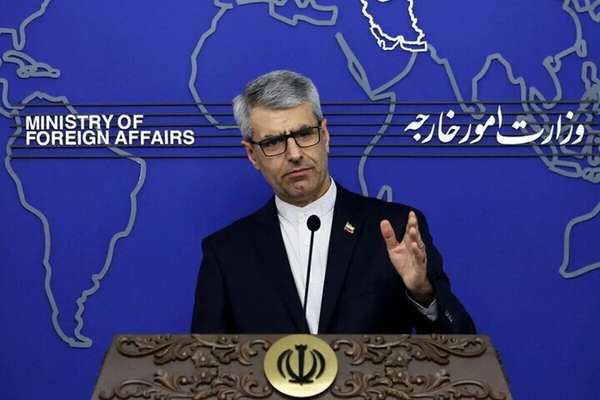 همزمان با ادامه فشارهای آمریکا، ایران تعطیلی سفارت خود در ونزوئلا را تکذیب کرد