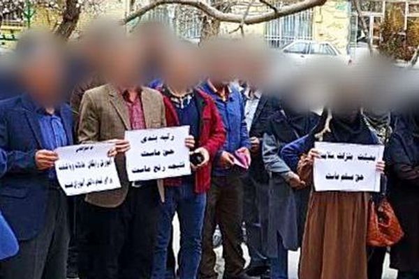 بسبب "الإذلال والمهانة" ضدهم.. دعوات لإقامة احتجاجات للمعلمين في إيران ومقاطعة الدراسة