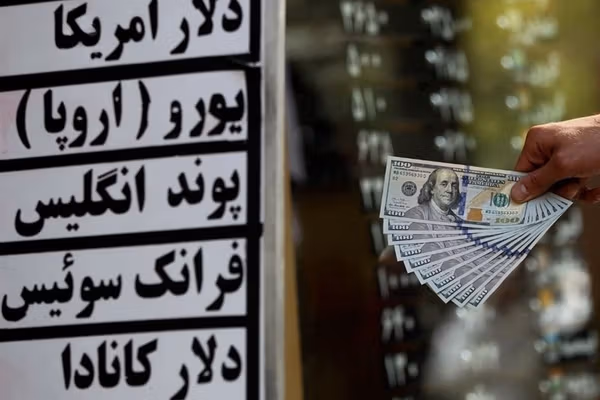 جهش دوباره نرخ دلار و طلا در ایران و نگرانی شهروندان از آینده اقتصاد کشور