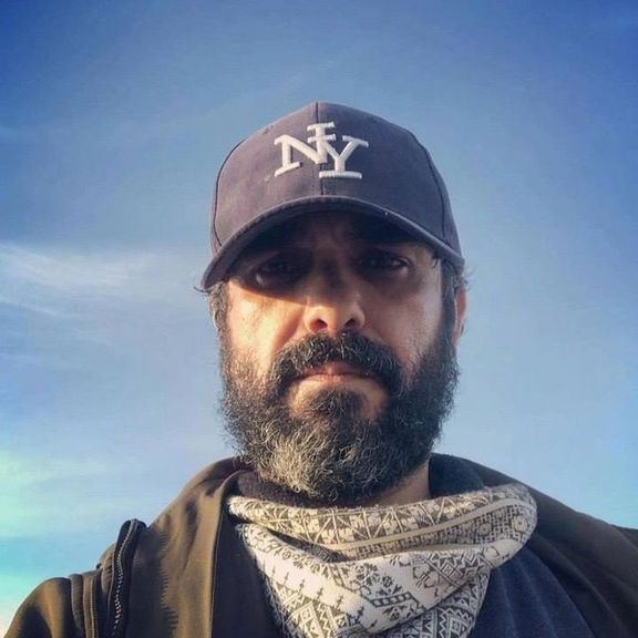 پیکر ایمان پورقلیزاده، کارگردان سینما و از بازداشتشدگان خیزش انقلابی، در خانهاش پیدا شد