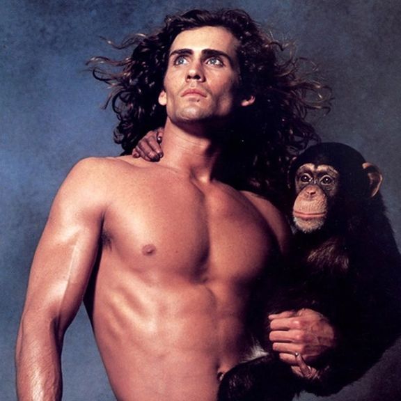 جو لارا، ستاره سریال تارزان، در سانحه سقوط جت شخصی جانباخت