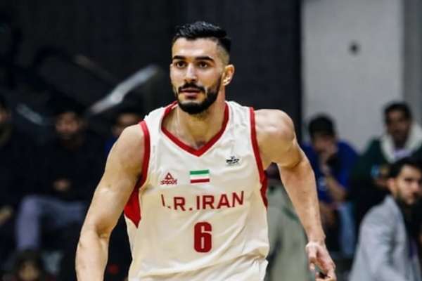 محمد امینی، لژیونر بسکتبال، در اعتراض به جنایات جمهوری اسلامی از تیم ملی کنارهگیری کرد