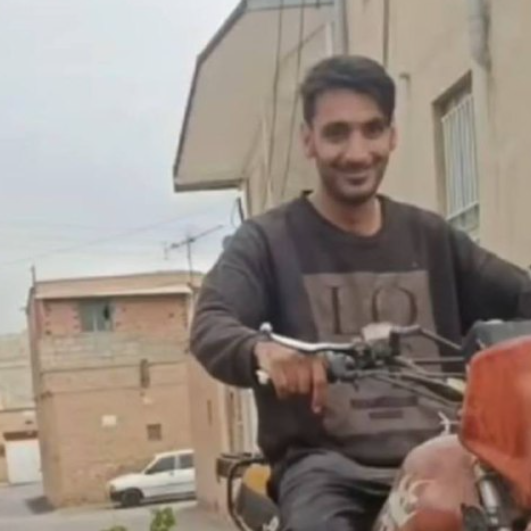 یک سوختبر در تیراندازی نیروهای نظامی در محور زاهدان به خاش کشته شد