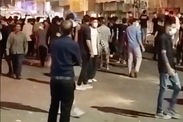 استمرار الاحتجاجات الليلية في إيران؛ وهتافات في قم :على الملالي أن يرحلوا