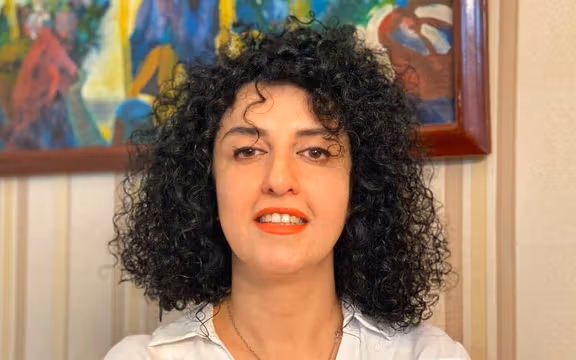 نرگس محمدی در اعتراض به ادامه بازداشت و محرومیت از تماس اعتصاب غذا کرده است