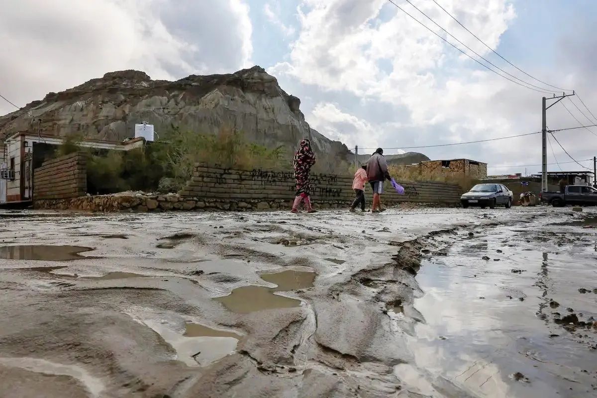 سیل به ۱۲۰۰ هکتار از اراضی هرمزگان و ۹۰ درصد زمین‌های کشاورزی روستایی در کرمان آسیب زد