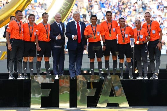 عکس یادگاری ترامپ با علیرضا فغانی و تیم داوری