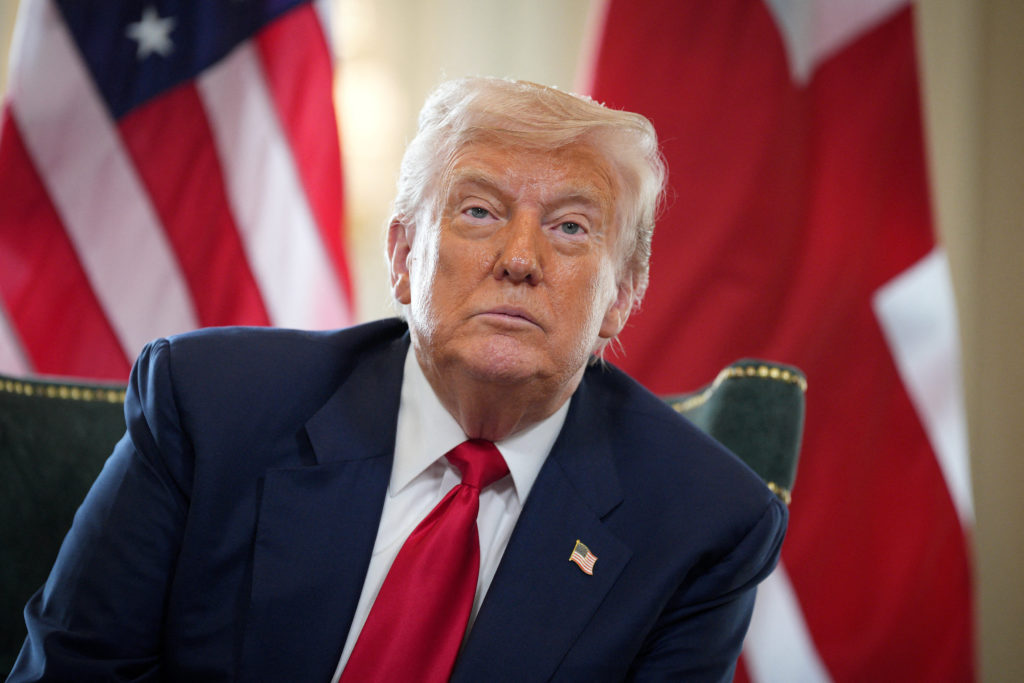 ترامب يدعو الدول المتضررة من أزمة مضيق هرمز لشراء وقود الطائرات من الولايات المتحدة