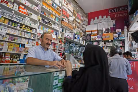 کمبود و جهش قیمت دارو در ایران؛ بیماران زیر فشار ارز و بدهی بیمهها
