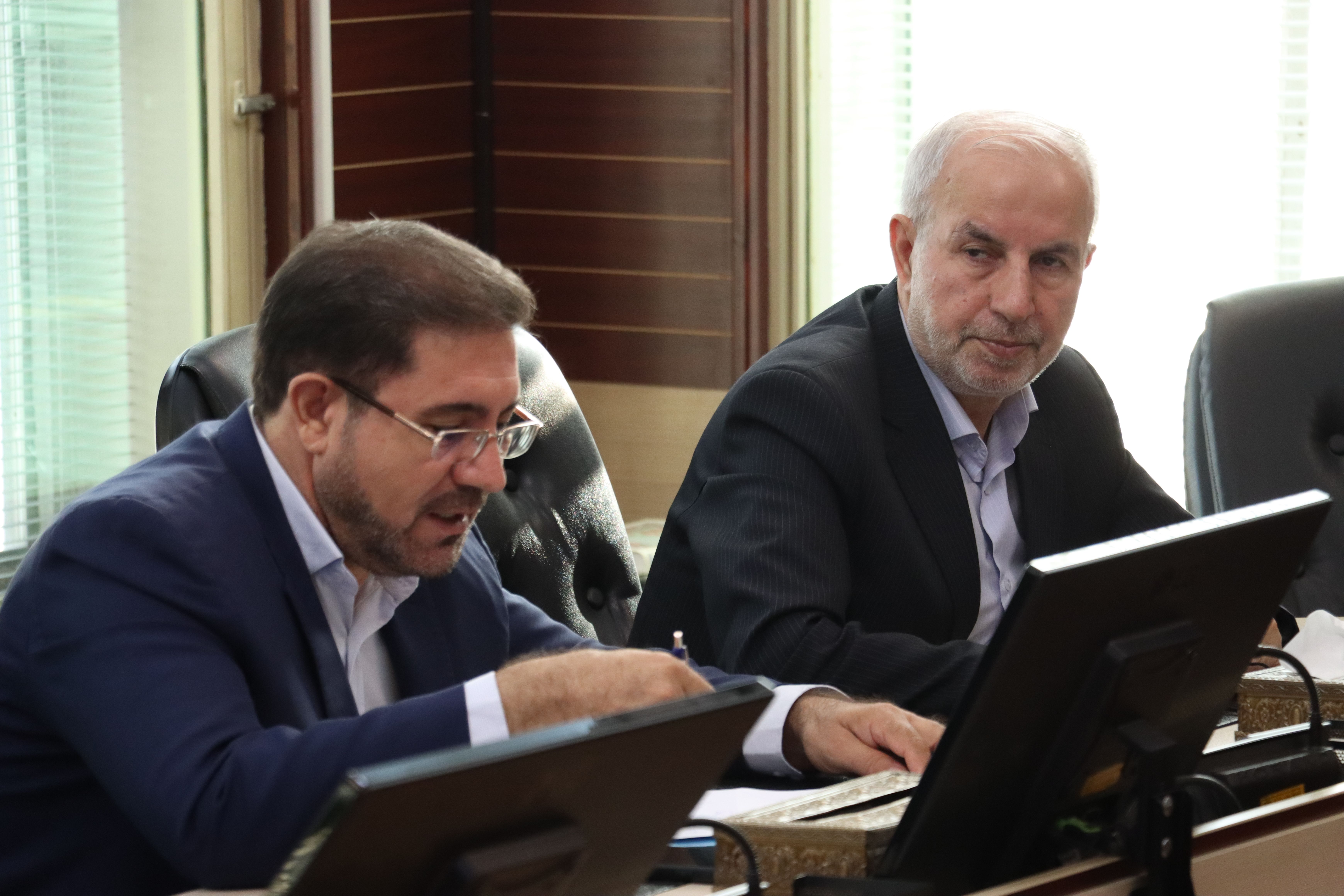 برلماني إيراني: الحكومة لا تمتلك أي رغبة في تعزيز معيشة المواطنين 