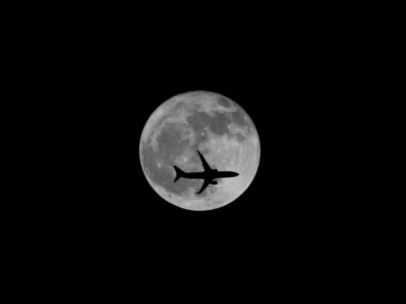 رقابت برای کنترل منابع ماه؛ کاوشگر چینی از سمت پنهان ماه به زمین برگشت