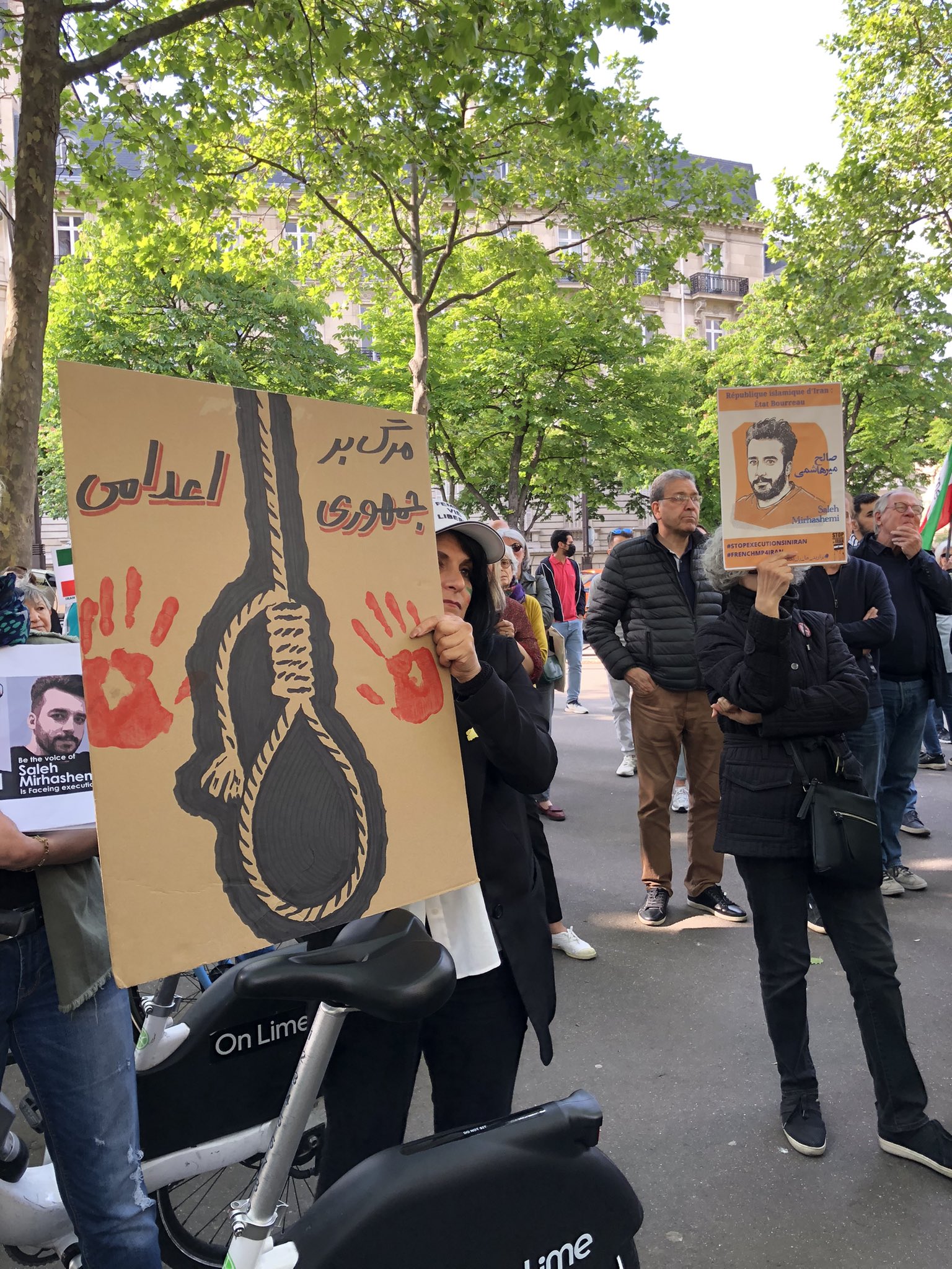 باريس تمنع مظاهرة أمام سفارة إيران.. وتجمع احتجاجي بالقرب من السفارة لوقف الإعدامات