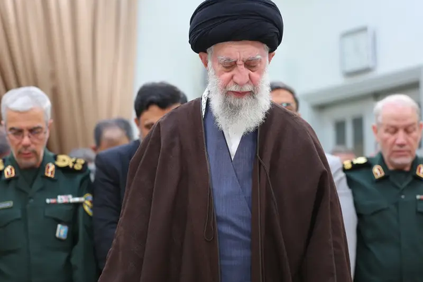 خامنئي بعد الهجوم على إسرائيل: إيران أصبحت جديرة بالثناء في العالم