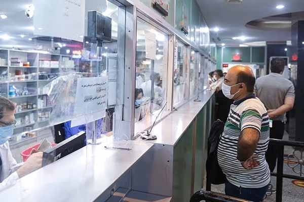 عضو کمیسیون بهداشت مجلس: مردم علاوه بر بیماری نگران پول دارو هم هستند