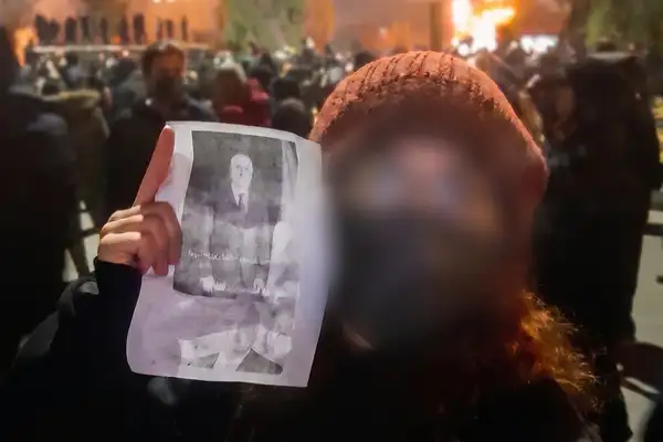 "محاكمات سريعة بلا إجراءات قانونية".. مصادر تحذر من مجزرة إعدامات جديدة بحق معتقلي أصفهان