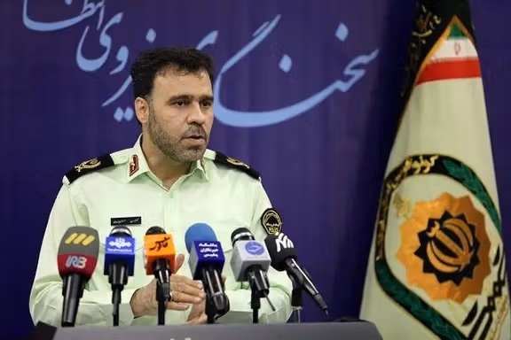 پس از آنکه اسنپ بیانیه خود را مبنی بر عدم ارتباط با رانندهای که متهم به قتل الهه حسیننژاد است، حذف کرد، سعید منتظرالمهدی، سخنگوی نیروی انتظامی، تایید کرد اسنپ سال ۱۳۹۹ درباره بهمن فرزانه از نیروی انتظامی استعلام گرفته است