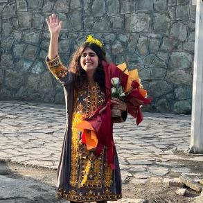 بسبب هتافها ضد خامنئي.. القضاء الإيراني يحكم بسجن ناشطة مدنية عامين