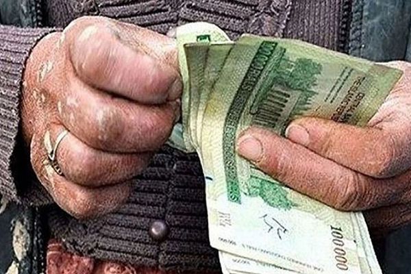 إعلام إيراني يدق ناقوس الخطر بسبب تفاقم الأزمة الاقتصادية.. ويحذر من سقوط النظام