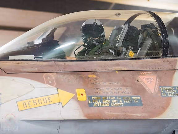 نیروی هوایی اسرائیل: جتهای اسرائیل آزادانه در آسمان تهران پرواز میکنند