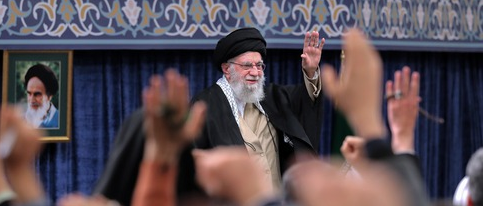 خامنئي للمسؤولين الإيرانيين: أميركا تكرهنا وتحاول تعويض هزائمها فلا تهتموا بها