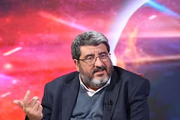 فواد ایزدی، مدرس دانشگاه حامی حکومت: هدف آمریکا سرنگونی نظام است نه تغییر رفتار