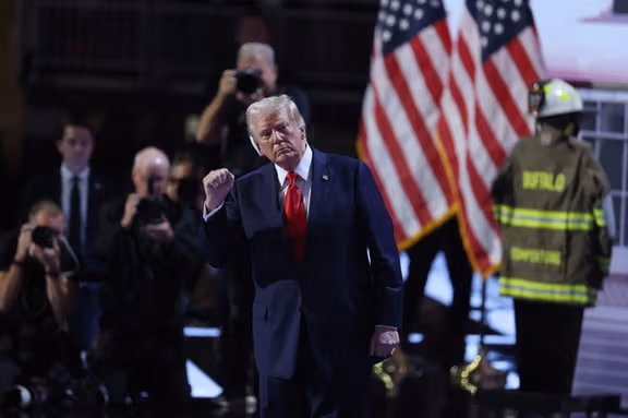 ترامپ: بدهیهای ملی و همزمان مالیاتها را کاهش میدهم