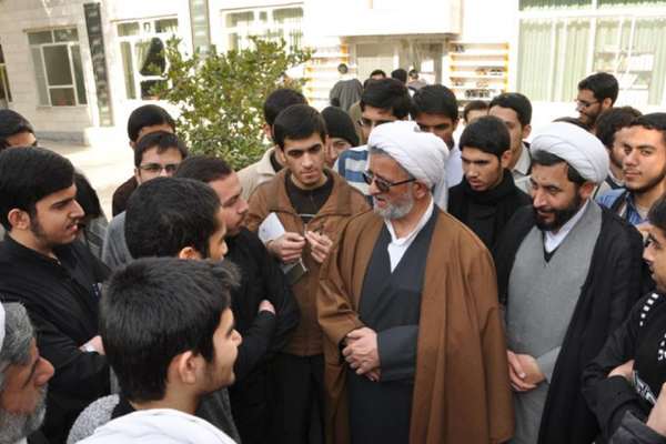 The Lives Of Iran's Shiite Clerics - Studying In A Seminary