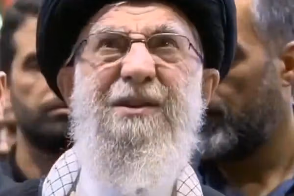 "رويترز": أميركا قد تستهدف قادة ومسؤولين كبارًا وتغيير النظام في هجومها المحتمل على إيران