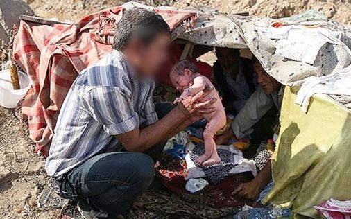 اعتقال 6 أشخاص في إيران بتهمة بيع أطفال رضع لنساء معوزات