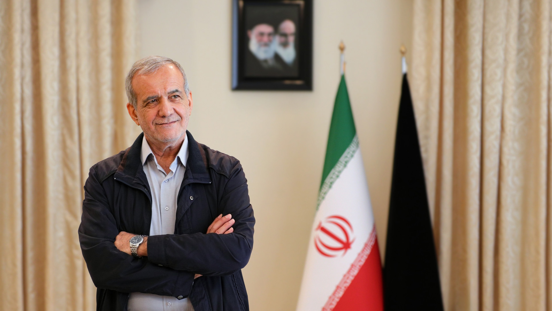 الرئيس الإيراني: لا نستطيع تدبير رواتب الموظفين