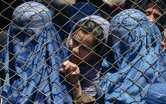 Taliban ban women from using camera phones in Najrab district of Kapisa province