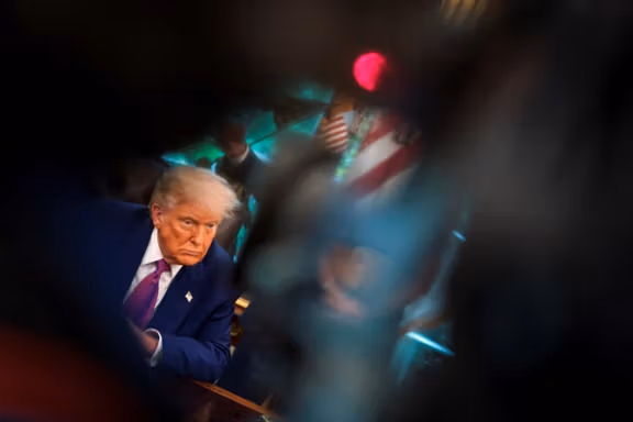 پولیتیکو: جمهوریخواهان تندرو کارزاری را برای انصراف ترامپ از مذاکره با تهران آغاز کردند