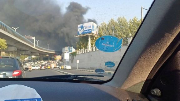 Smoke billows from a fire at the Iranian defense ministry's battery warehouse in Tehran, September 2023.