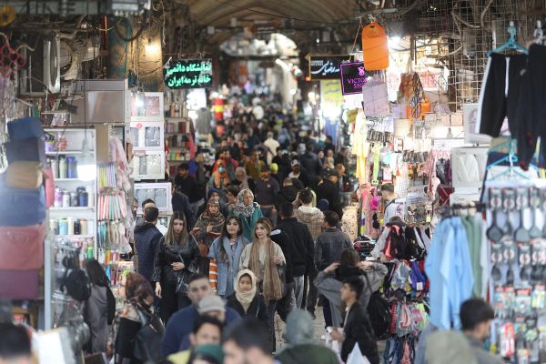 Majority of Iranians dissatisfied with economic policies, poll finds