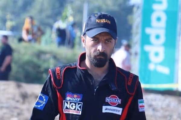 قاسم وکیلی، قهرمان آفرود با شلیک مستقیم گلوله جنگی توسط جمهوری اسلامی کشته شد