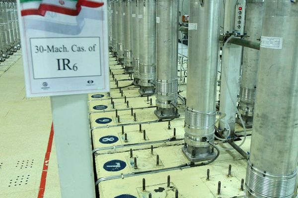 المخابرات البريطانية: إيران تقترب من القنبلة الذرية أكثر من أي وقت مضى