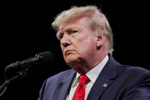 "فوكس نيوز": تقديم "خطة المائة يوم" لتقييد إيران والضغط عليها إلى فريق ترامب