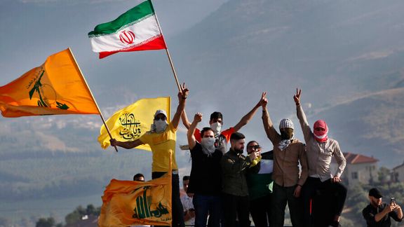 الشرق الاوسط: جمهوری اسلامی تلاش میکند سلاح پیشرفته برای حزبالله بفرستد