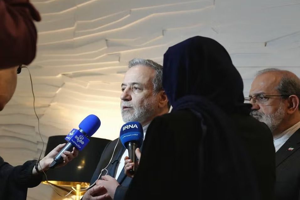 وزير خارجية إيران: لن نهاجم الدول المجاورة.. بل سنستهدف قواعد أميركا فيها حال اندلاع الحرب