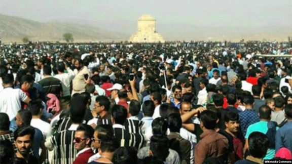 The large gathering on October 29, 2016 at Cyrus' tomb