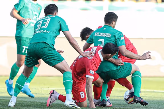 جنجال VAR در قزوین؛ ترک پست فیلمبردار در صحنه مشکوک به پنالتی در بازی شمسآذر–پرسپولیس