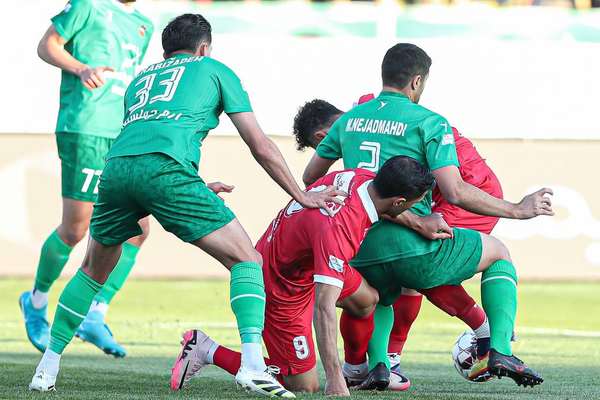 جنجال VAR در قزوین؛ ترک پست فیلمبردار در صحنه مشکوک به پنالتی در بازی شمسآذر–پرسپولیس