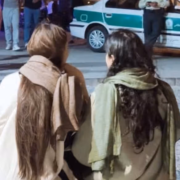 گاردین: نافرمانی مدنی زنان ایران در برابر حجاب اجباری ادامه دارد