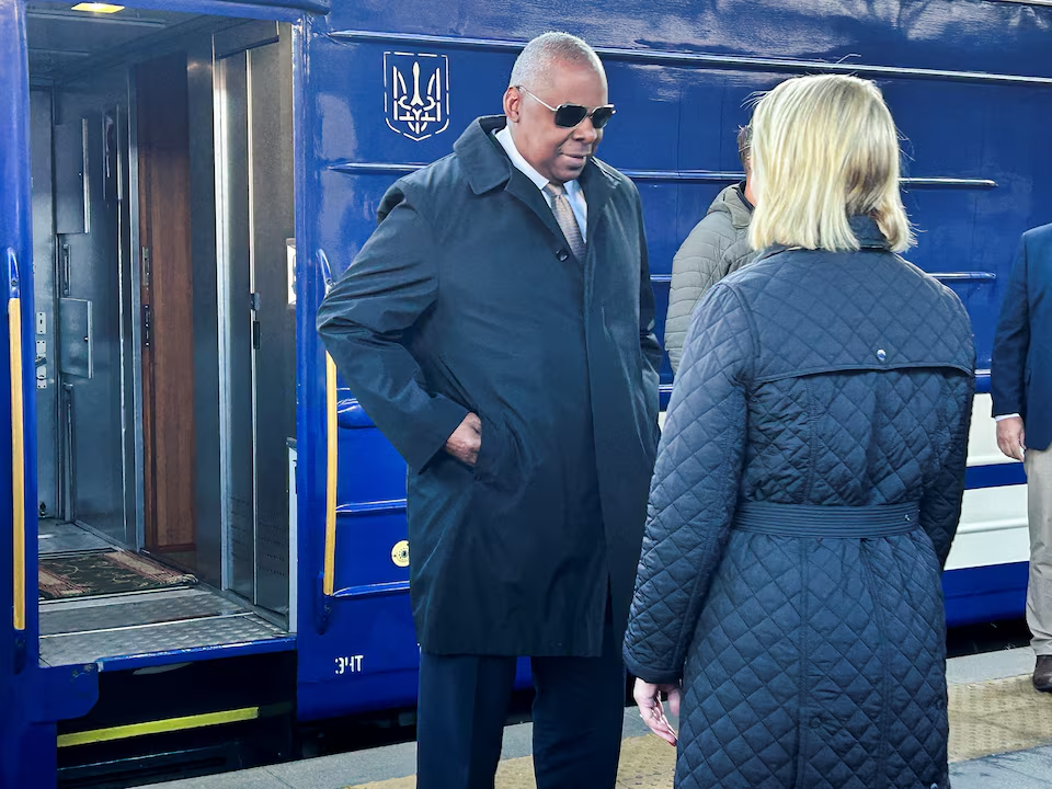 وزیر دفاع آمریکا به اوکراین سفر کرد