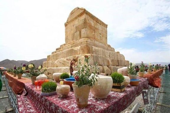 Iranians visiting Cyrus the Great's tomb bringing flowers and plants. Undated