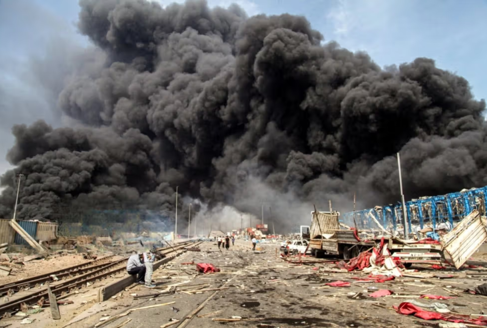 28 قتيلاً وأكثر من 750 جريحاً في انفجار ميناء رجائي.. الحريق لا يزال مستمراً 