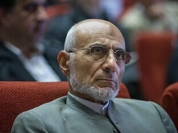 برلماني إيراني: عملتنا الوطنية أصبحت ورقًا لا قيمة له