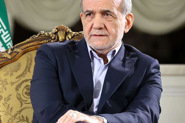 الرئيس الإيراني: المفاوضات مع الولايات المتحدة "تجرى بالتنسيق الكامل مع المرشد"